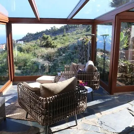 Apartment In El Tanque With Garden, Cleaning Included *