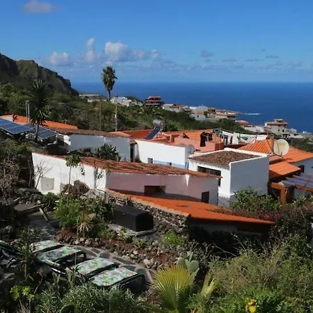In El Tanque With Garden, Cleaning Included Apartment