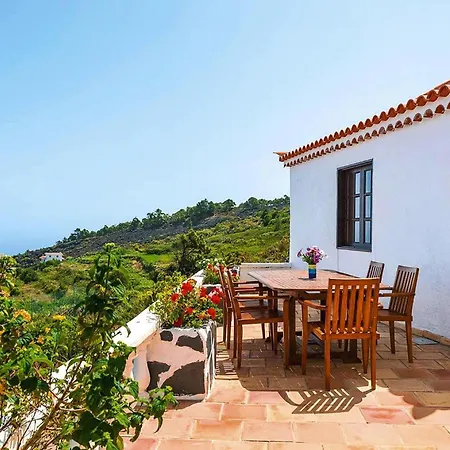 Apartment In El Tanque With Garden, Cleaning Included