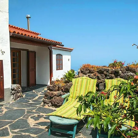 Apartment In El Tanque With Garden, Cleaning Included