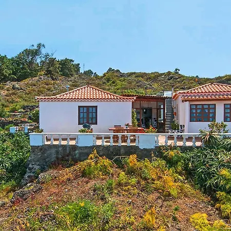 In El Tanque With Garden, Cleaning Included * Las Cruces (Canary)